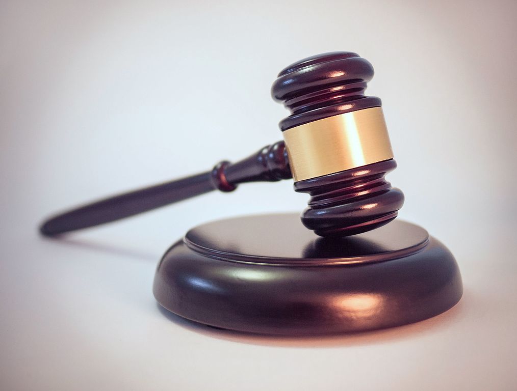 Legal Gavel (commons.wikimedia.org)